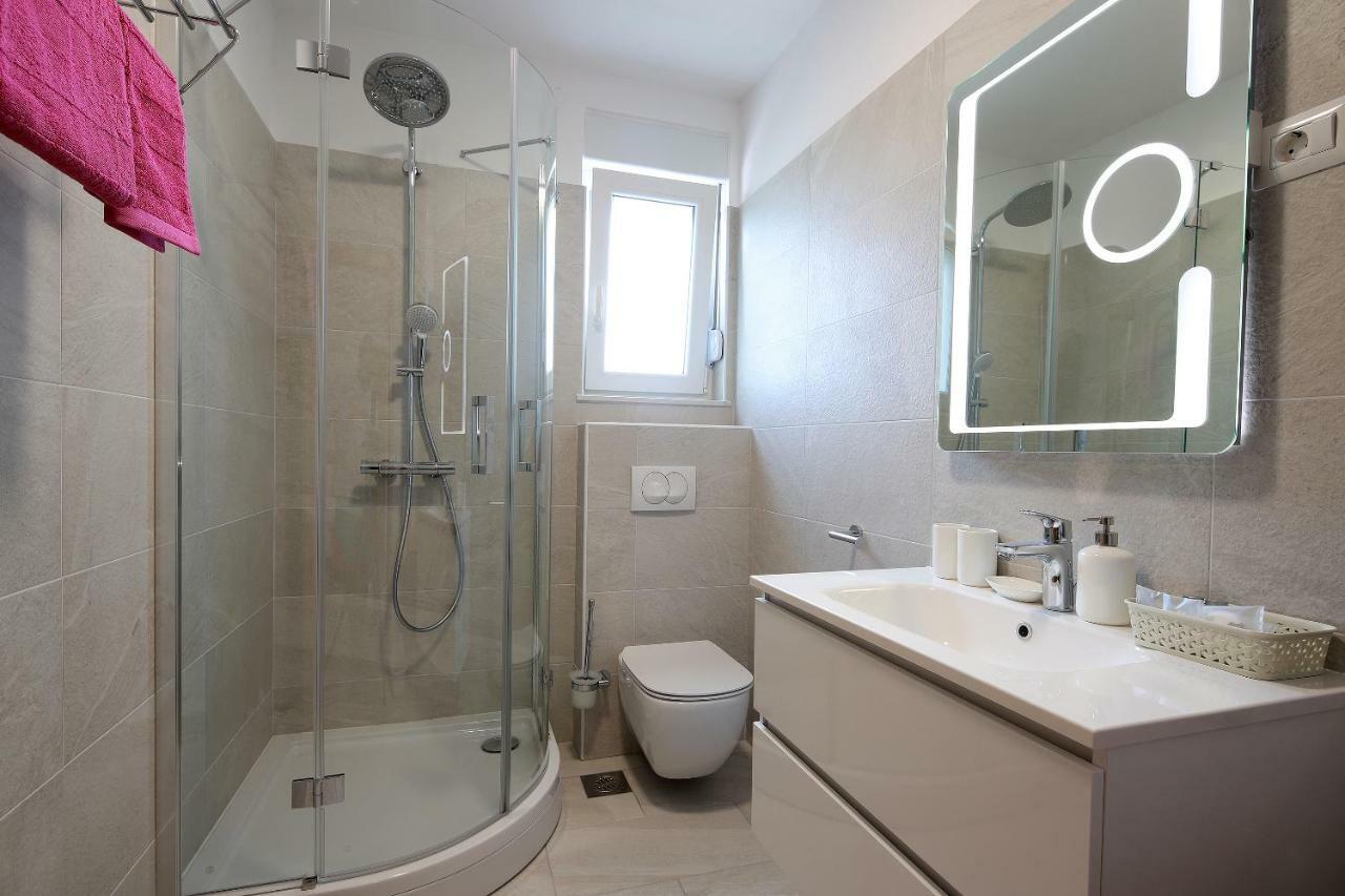 Pinezići Apartmani Judita מראה חיצוני תמונה