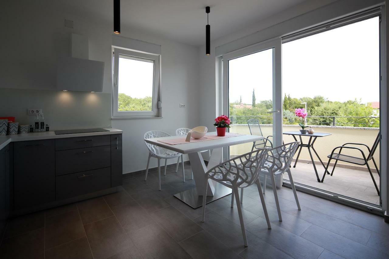 Pinezići Apartmani Judita מראה חיצוני תמונה