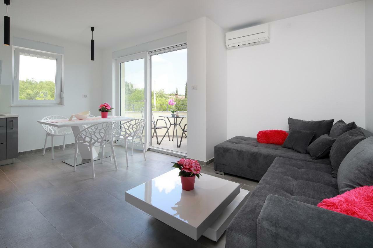 Pinezići Apartmani Judita מראה חיצוני תמונה